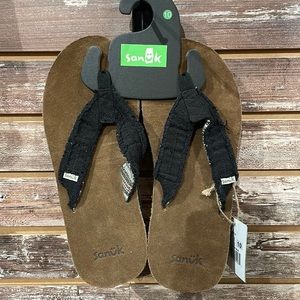 Sanuk Black Fraid Not Sandals